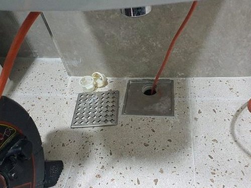 서초동 하수구막힘 배수관 세척 후 정상적으로 물이 흐르는 모습